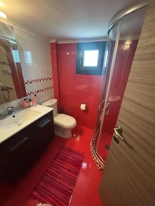 Beach Pop Apartment Неа-Плайя