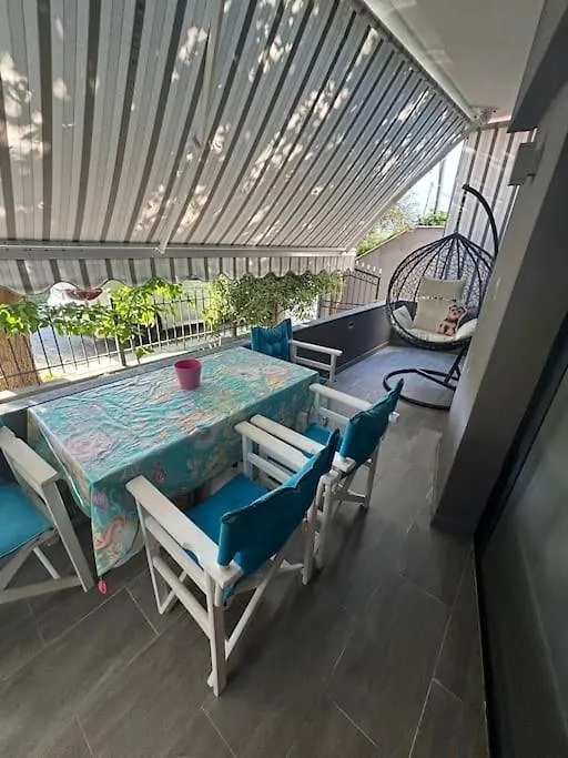 Beach Pop Apartment Неа-Плайя